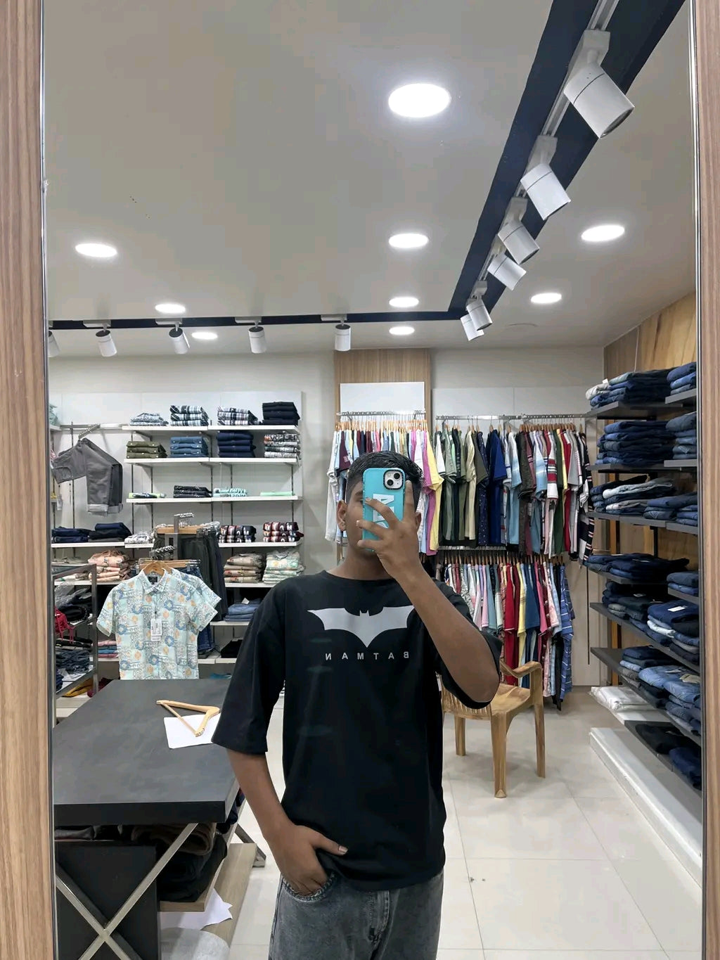 MANBAT OVERSIZED TSHIRT